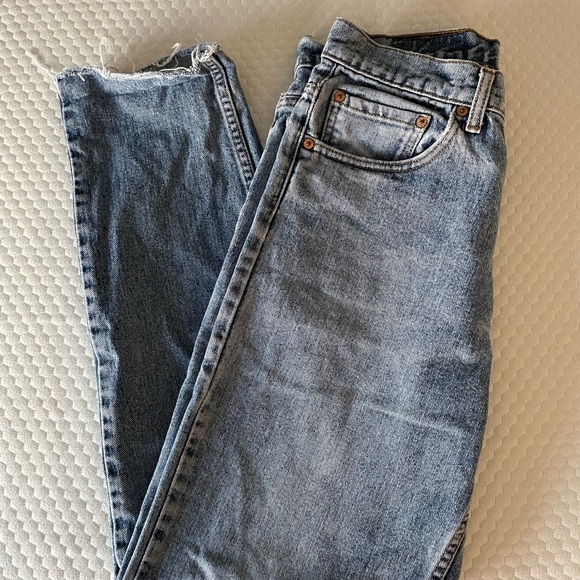 Mom Jean Style Levi’s - Picture 3 of 3